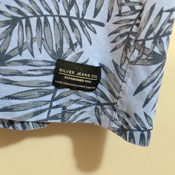 Silver Jeans Smokey Blue Leaf Print Tee 100% Cotton - Picture 7 of 13